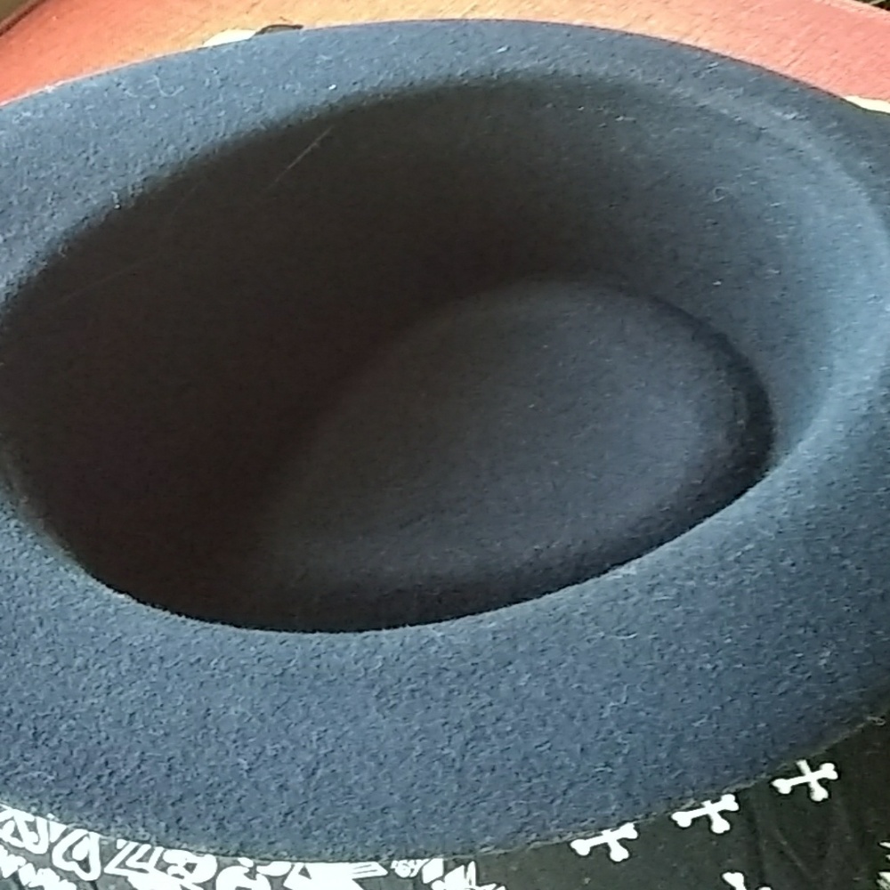 Fedora - Picture 4 of 4
